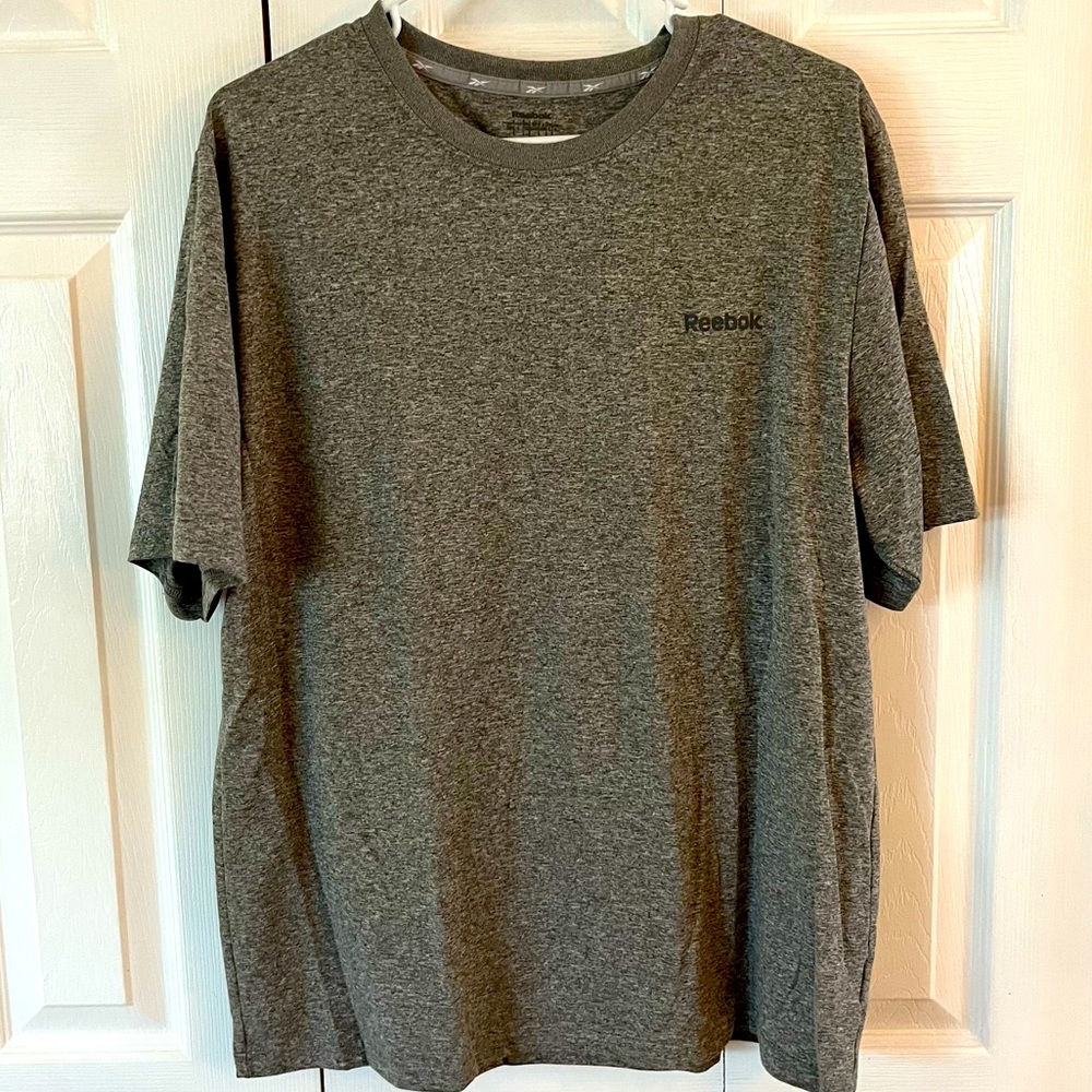 Reebok athletic mens T-shirt size large